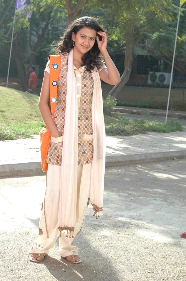 Kirti Ahuja Photo Gallery - 68 / 90 photos